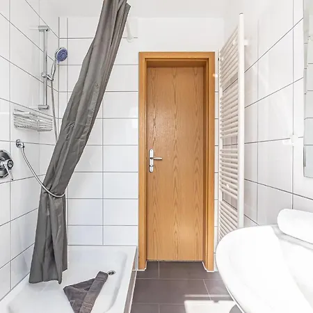 アパルトマンタウス グーヴェルヌール マックス アパート